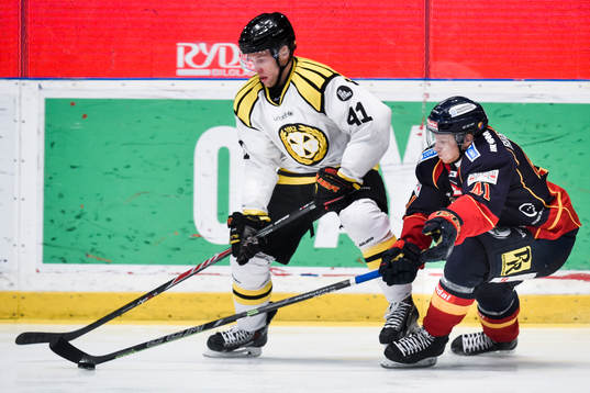 Brynäs Greg Scott och Djurgårdens Alexander Falk