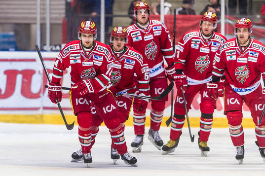 Modos Emil Pettersson är glad