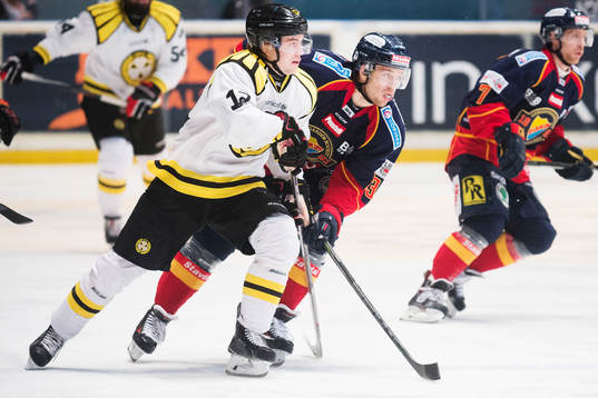 Brynäs Pathrik Westerholm och Djurgårdens Tobias Hage