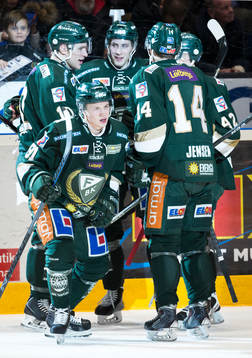 Färjestads Toni Rajala jublar