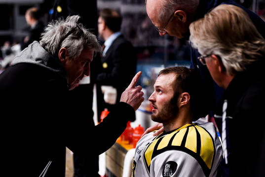 Brynäs Niclas Andersén har ont