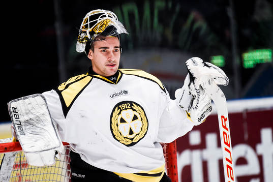 Brynäs målvakt Bernhard Starkbaum deppar
