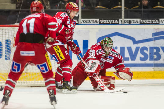 Modos målvakt Linus Ullmark räddar många puckar