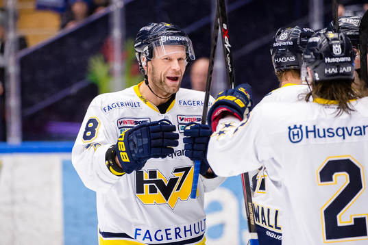 HV71s Jere Karalahti jublar