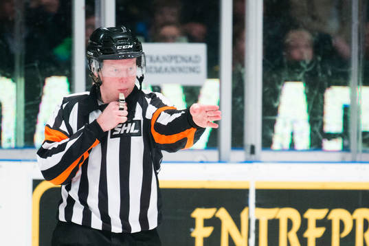 Domare Pehr Claesson dömer mål