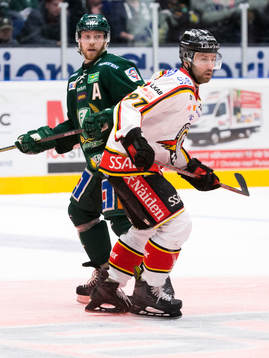 Färjestads Linus Persson  och Luleås Per Ledin