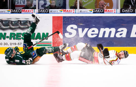 Färjestads Per Åslund  och Luleås  Per Ledin ligger på