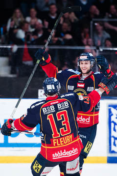 Djurgårdens Simon Gysbers gör 1-0 och jublar mot Damien