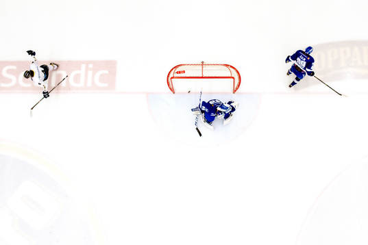 HV71s Marcus Nilson jublar