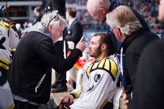 Brynäs Niclas Andersén har ont