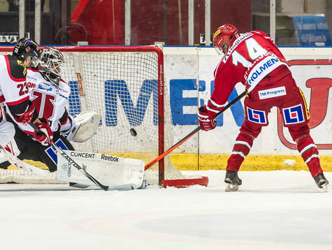 Modos Emil Pettersson gör mål i sin första match med Modo