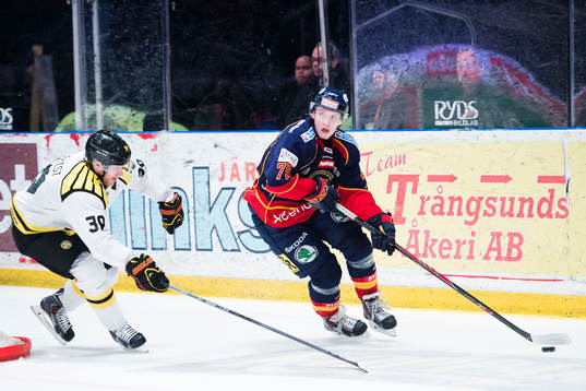 Brynäs Jonas Nordquist jagar Emil Lundberg