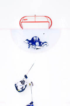 HV71s Marcus Nilson gör 0-1 bakom Leksands målvakt Oscar