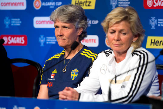 Sveriges förbundskapten Pia Sundhage och Tysklands