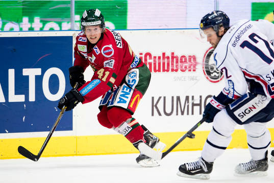 Frölundas Mathis Olimb går förbi Linköpings Sebastian