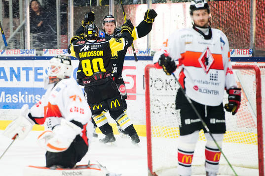Västerås Dustin Johner gör 2-1 och jublar med Eddie