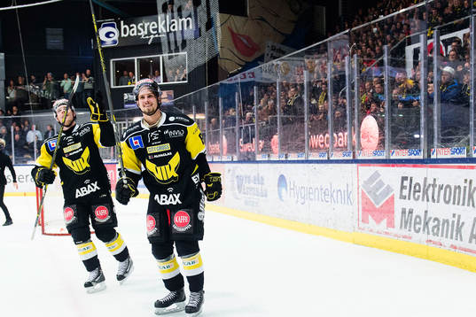 Västerås Fredrik Johansson och Mathias Bromé jublar