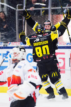 Västerås Dustin Johner jublar