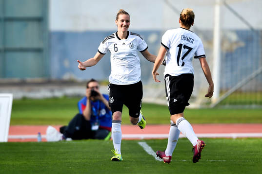 Tysklands Simone Laudehr jublar