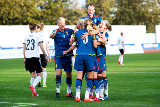 Sveriges Caroline Seger jublar