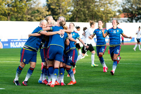Sveriges Caroline Seger jublar