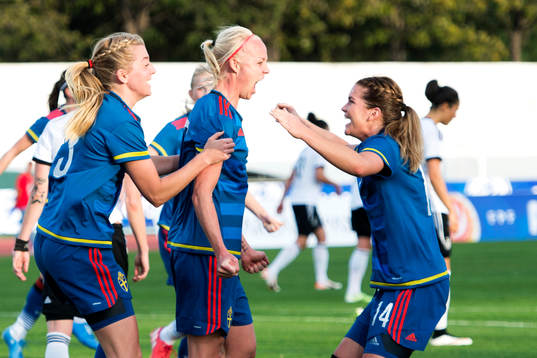 Sveriges Caroline Seger jublar