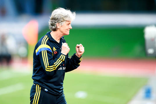Sveriges förbundskapten Pia Sundhage jublar