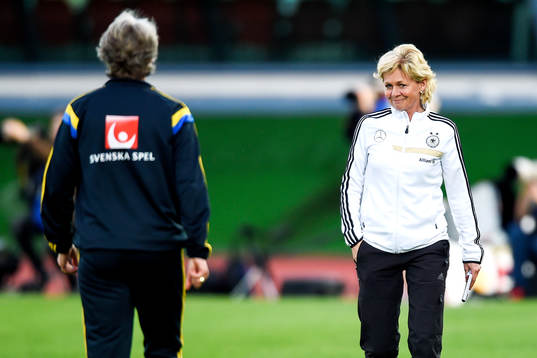 Sveriges förbundskapten Pia Sundhage och Tysklands