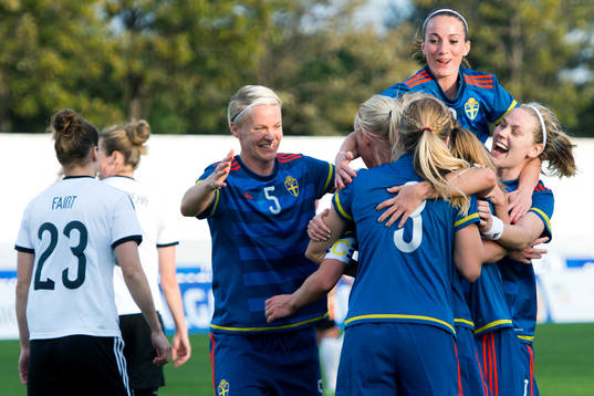 Sveriges Nilla Fischer, Kosovare Asllani och Lisa Dahlkvist
