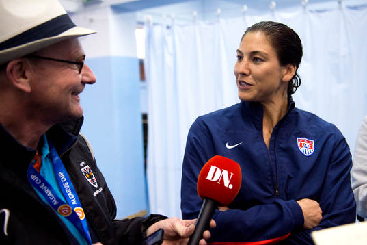 s målvakt Hope Solo blir intervjuad