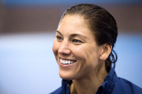 s målvakt Hope Solo blir intervjuad