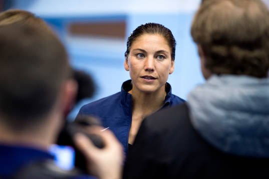 s målvakt Hope Solo blir intervjuad
