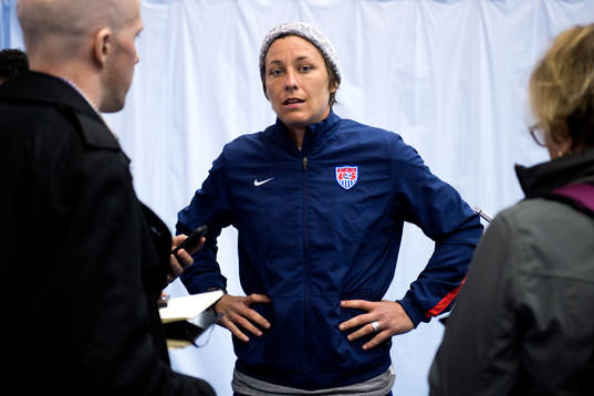 s Abby Wambach blir intervjuad