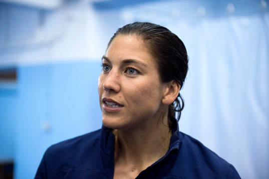 s målvakt Hope Solo blir intervjuad