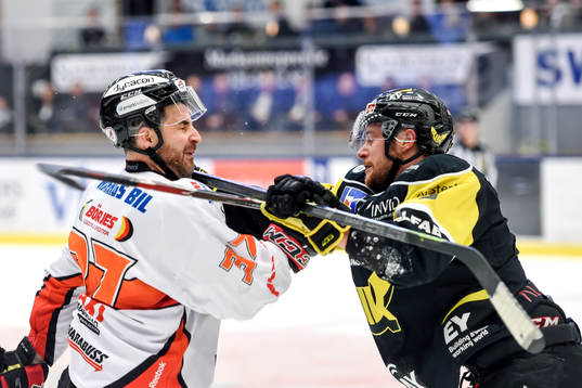 VästeråsJan Urbas och Karlskronas Russel Moyer