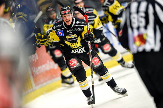Västerås Jonte Berg jublar