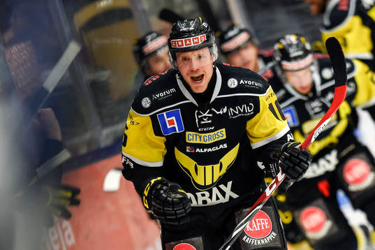 Västerås Jonte Berg jublar