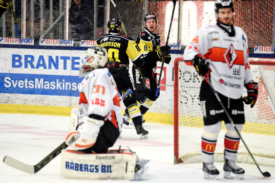 Västerås Dustin Johner jublar