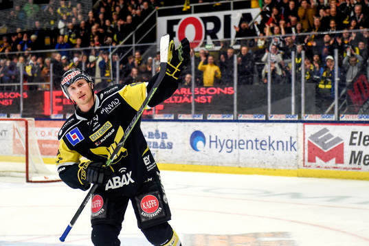 Västerås Dustin Johner jublar
