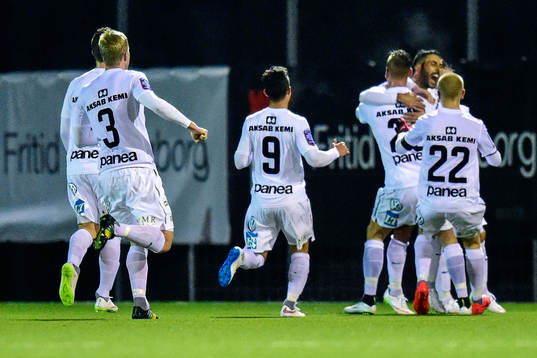 Syrianskas Saman Ghoddos jublar