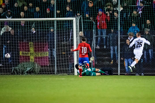 Syrianskas Sonny Karlsson gör 1-2 bakom Helsingborgs