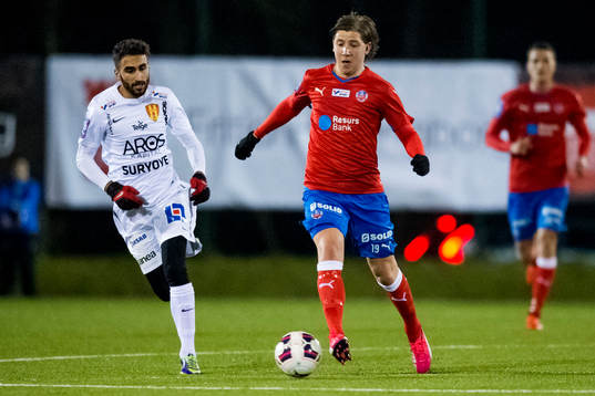 Syrianskas Saman Ghoddos jagar Helsingborgs Darijan Bojanic