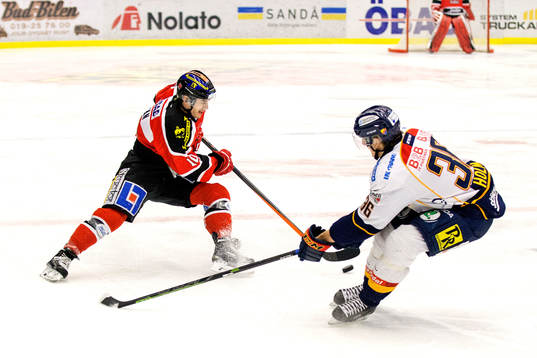 Örebros Derek Ryan och Djurgårdens Philip Holm