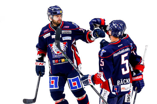 Linköpings Mattias Bäckman jublar