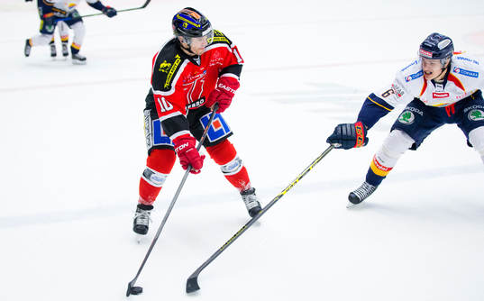 Örebros Derek Ryan och Djurgårdens Andreas Englund