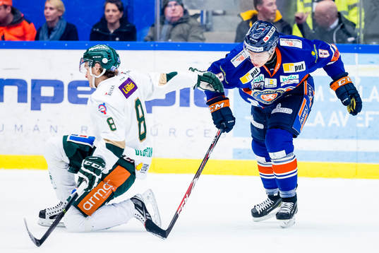 Kamp mellan Färjestads Johan Olofsson och Växjös Ville