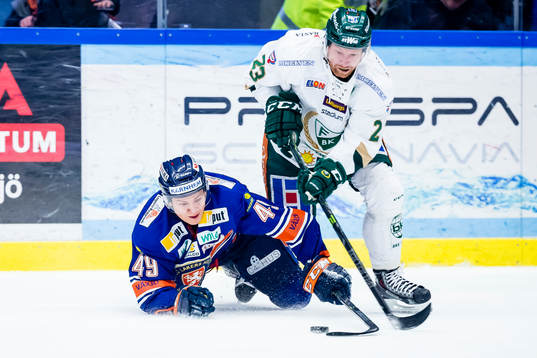 Växjös Rhett Rakhshani faller