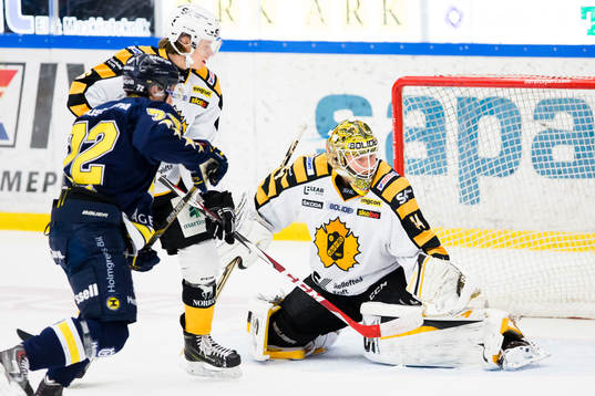 Skellefteås målvakt Erik Hanses (h)