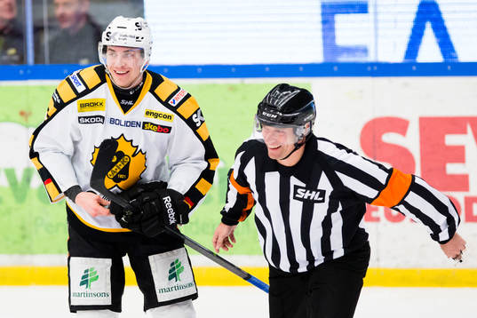 Skellefteås Pär Lindholm skrattar
