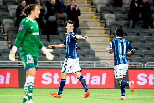 Djurgårdens Haris Radetinac och Amadou Jawo jublar